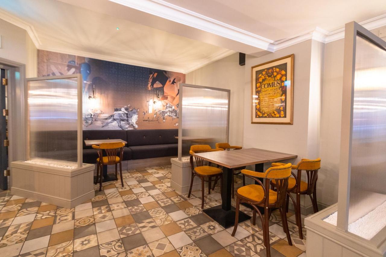 Hotel The Feathers 4*